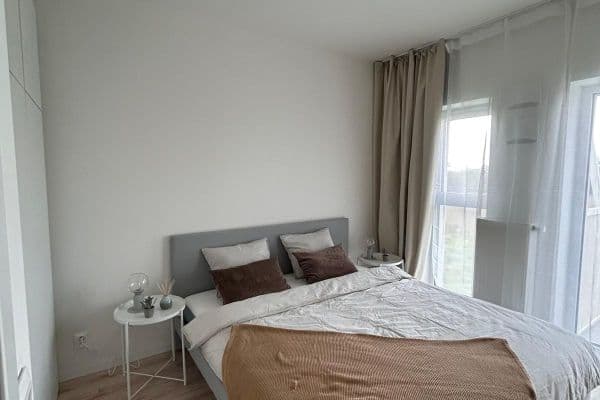 Prenájom bytu 2-izbový 46 m², Labutia, Bratislava Prenájom bytu 2-izbový 46 m², Labutia, Bratislava