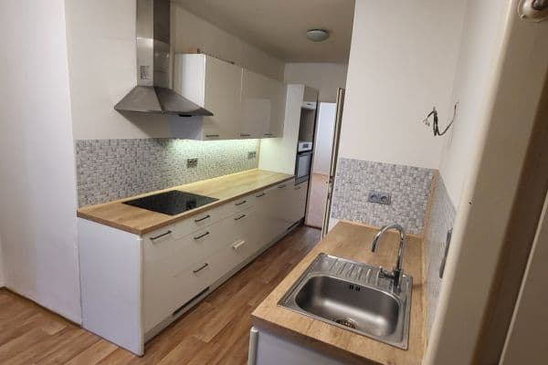 Prenájom bytu 3-izbový 72 m², Hartigova, Praha Prenájom bytu 3-izbový 72 m², Hartigova, Praha