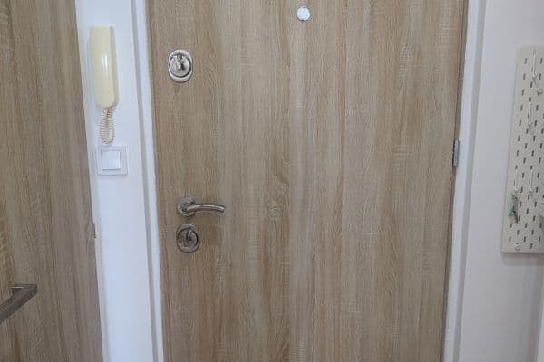 Prenájom bytu 3-izbový 55 m², Výškovická, Ostrava Prenájom bytu 3-izbový 55 m², Výškovická, Ostrava