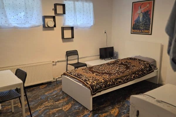 Prenájom bytu 1-izbový 20 m², Savojská, Praha Prenájom bytu 1-izbový 20 m², Savojská, Praha