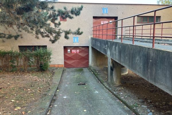 Prenájom garáže 18 m², Valčíkova, Pardubice, Pardubický kraj Prenájom garáže 18 m², Valčíkova, Pardubice, Pardubický kraj