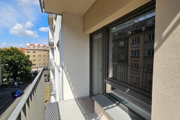 Prenájom bytu 2-izbový 53 m², Sinkulova, Praha Prenájom bytu 2-izbový 53 m², Sinkulova, Praha