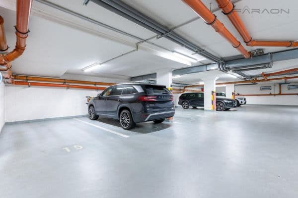 Prenájom garáže 14 m², Květnového vítězství, Praha Prenájom garáže 14 m², Květnového vítězství, Praha