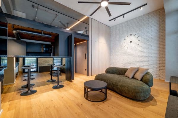 Prenájom bytu 1-izbový 53 m², Tusarova, Praha Prenájom bytu 1-izbový 53 m², Tusarova, Praha