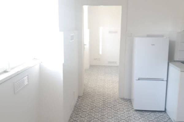 Prenájom bytu 2-izbový 40 m², Kladenská, Praha Prenájom bytu 2-izbový 40 m², Kladenská, Praha