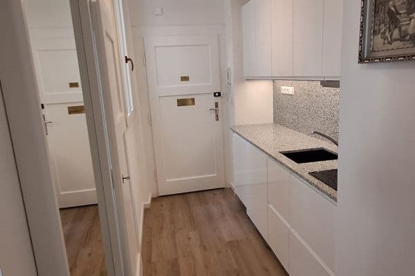 Prenájom bytu 1-izbový 32 m², Kodaňská, Praha, Praha Prenájom bytu 1-izbový 32 m², Kodaňská, Praha, Praha