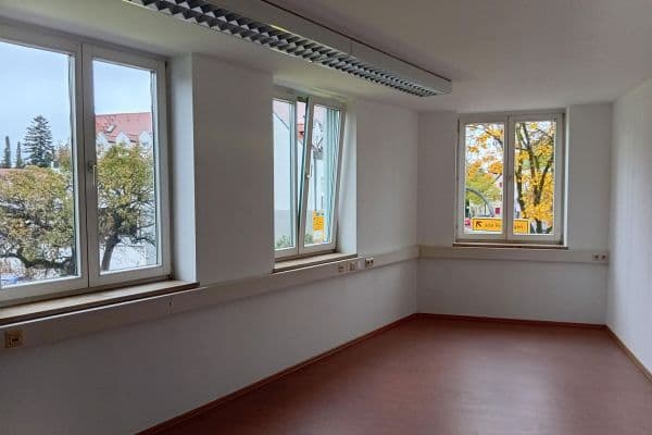 Prenájom bytu 4-izbový 119 m², Augsburger Str. 43, Dachau, Bavorsko Prenájom bytu 4-izbový 119 m², Augsburger Str. 43, Dachau, Bavorsko