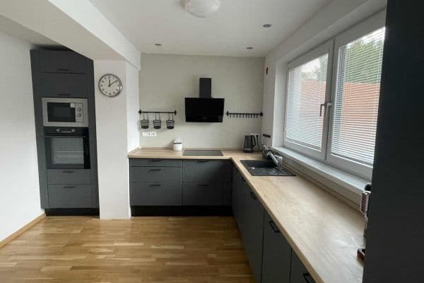 Prenájom bytu 4-izbový 90 m², Nad Lesíkem, Praha Prenájom bytu 4-izbový 90 m², Nad Lesíkem, Praha