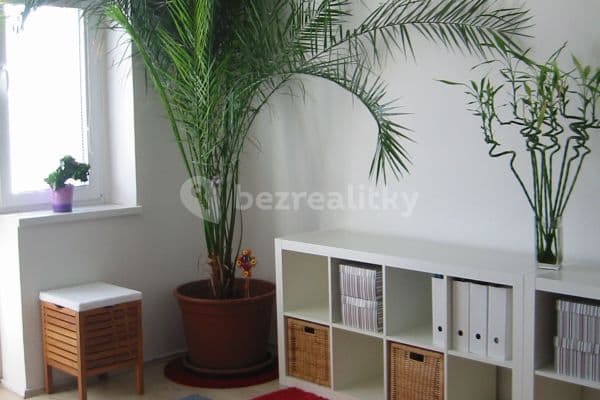 Prenájom bytu 1-izbový 33 m², Madridská, Praha