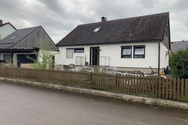 Predaj domu 170 m², pozemek 630 m², Triftstrasse 3, Pyrbaum Predaj domu 170 m², pozemek 630 m², Triftstrasse 3, Pyrbaum