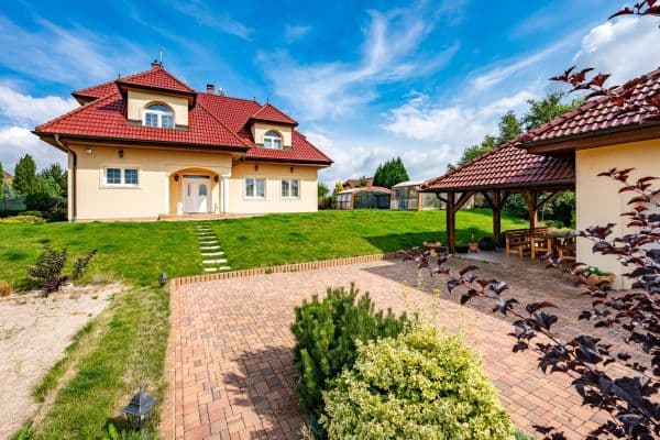 Predaj domu 674 m², pozemek 1.567 m², Vrcha II, Divišov Predaj domu 674 m², pozemek 1.567 m², Vrcha II, Divišov