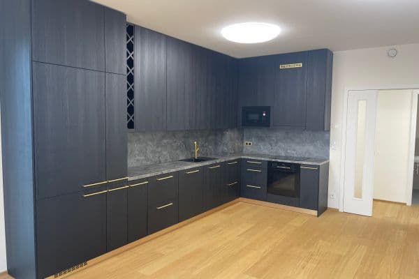 Predaj bytu 3-izbový 86 m², V Třešňovce, Praha Predaj bytu 3-izbový 86 m², V Třešňovce, Praha