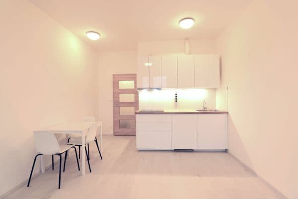 Prenájom bytu 1-izbový 25 m², Augustina Lukeše, Prenájom bytu 1-izbový 25 m², Augustina Lukeše,