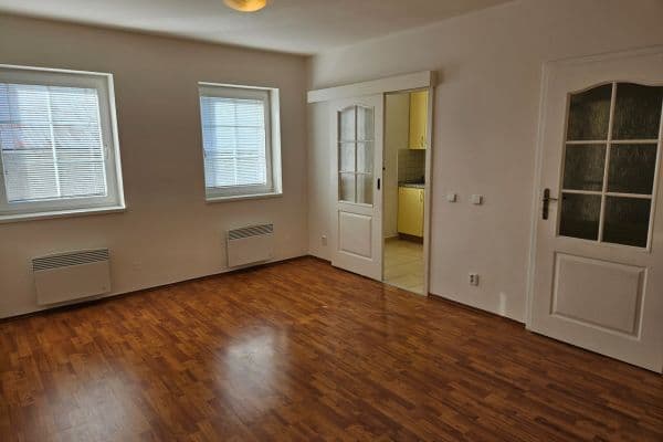 Prenájom bytu 2-izbový 53 m², Úhonická, Jeneč Prenájom bytu 2-izbový 53 m², Úhonická, Jeneč