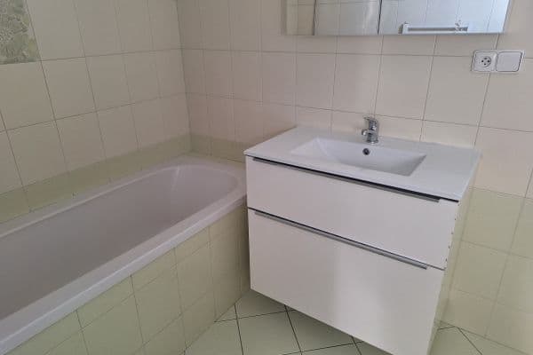 Prenájom bytu 2-izbový 53 m², Úhonická, Jeneč Prenájom bytu 2-izbový 53 m², Úhonická, Jeneč