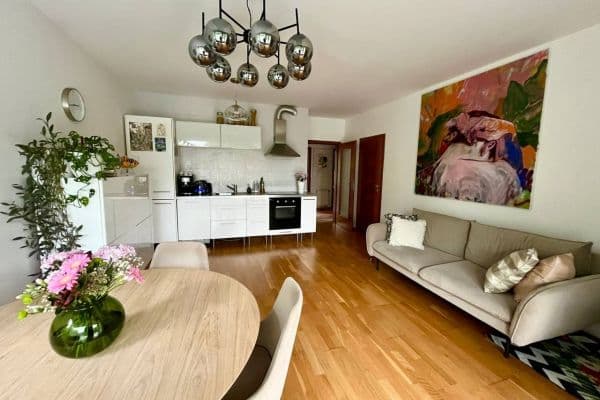 Prenájom bytu 3-izbový 80 m², K Vltavě, Praha Prenájom bytu 3-izbový 80 m², K Vltavě, Praha