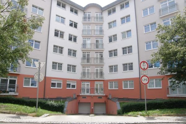 Prenájom garáže 10 m², Přípotoční, Praha Prenájom garáže 10 m², Přípotoční, Praha