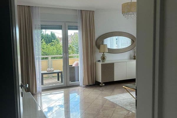 Prenájom bytu 4-izbový 109 m², Stuttgart, Bádensko-Wurttembersko Prenájom bytu 4-izbový 109 m², Stuttgart, Bádensko-Wurttembersko