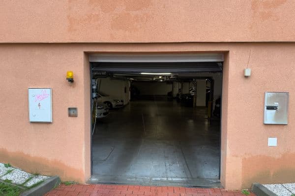 Predaj garáže 14 m², Nad Okrouhlíkem, Praha Predaj garáže 14 m², Nad Okrouhlíkem, Praha