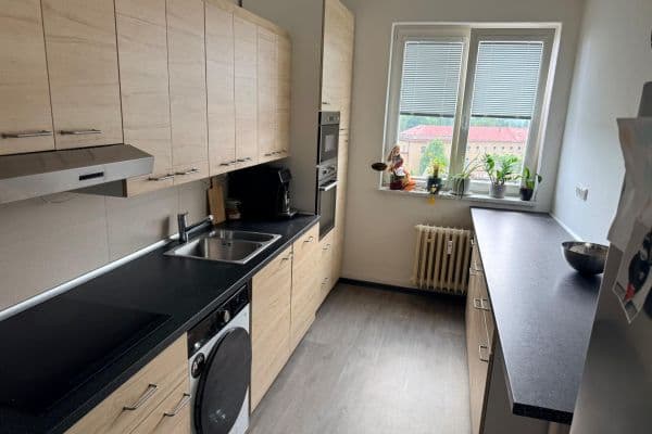 Prenájom bytu 3-izbový 88 m², Čs. exilu, Ostrava Prenájom bytu 3-izbový 88 m², Čs. exilu, Ostrava