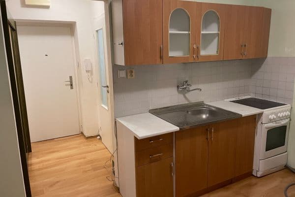 Prenájom bytu 1-izbový 31 m², Šafaříkova, Uherské Hradiště Prenájom bytu 1-izbový 31 m², Šafaříkova, Uherské Hradiště