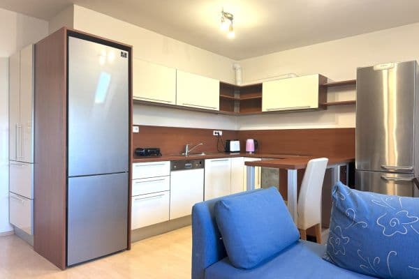 Predaj bytu 4-izbový 100 m², Hrnčířská, Jesenice Predaj bytu 4-izbový 100 m², Hrnčířská, Jesenice