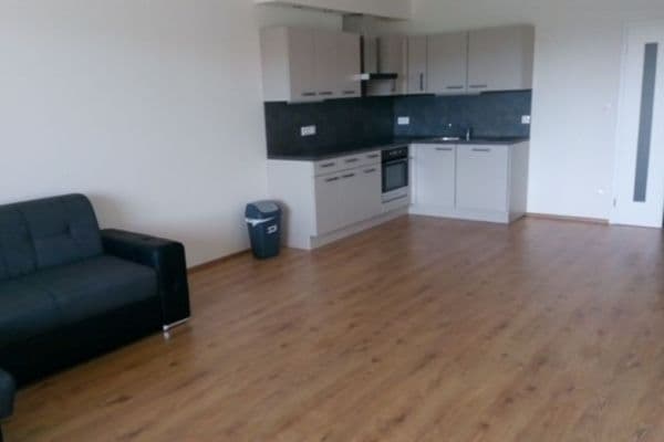 Prenájom bytu 3-izbový 88 m², Rorýsová, Praha Prenájom bytu 3-izbový 88 m², Rorýsová, Praha