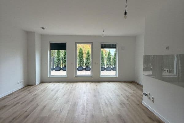 Prenájom bytu 4-izbový 107 m², Alt-Biesdorf 49A, Berlin, Berlín Prenájom bytu 4-izbový 107 m², Alt-Biesdorf 49A, Berlin, Berlín