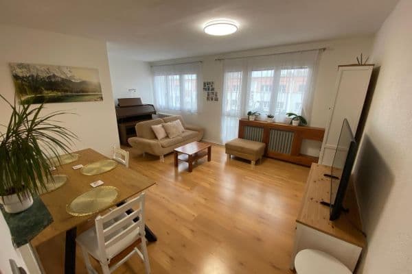 Prenájom bytu 3-izbový 73 m², Markovická, Hradec Králové Prenájom bytu 3-izbový 73 m², Markovická, Hradec Králové