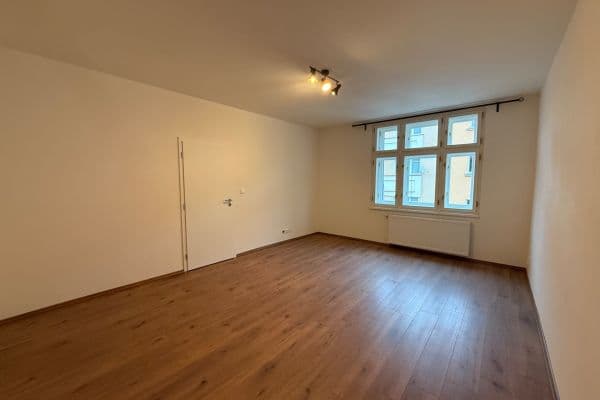 Prenájom bytu 2-izbový 56 m², Průmyslová, Hradec Králové Prenájom bytu 2-izbový 56 m², Průmyslová, Hradec Králové