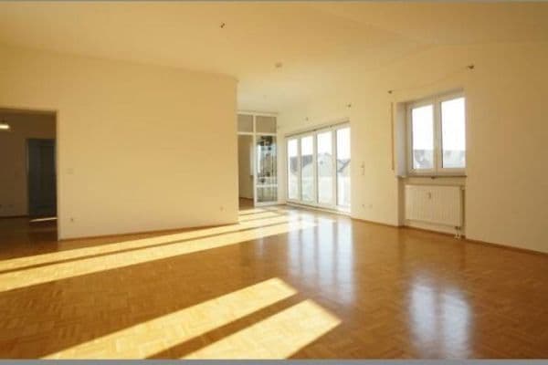 Prenájom bytu 3-izbový 127 m², Abbachstr. 17, München, Bavorsko Prenájom bytu 3-izbový 127 m², Abbachstr. 17, München, Bavorsko