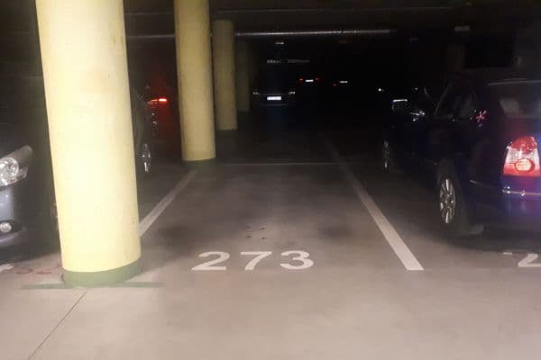 Prenájom garáže 11 m², Pelušková, Hlavní město Praha Prenájom garáže 11 m², Pelušková, Hlavní město Praha