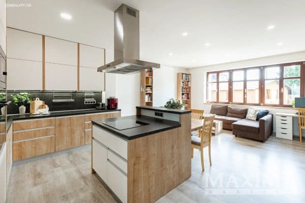 Prenájom bytu 4-izbový 94 m², Pražská, Úvaly Prenájom bytu 4-izbový 94 m², Pražská, Úvaly