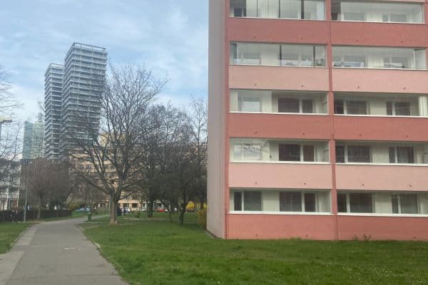 Predaj bytu 3-izbový 60 m², Kaplická, Praha Predaj bytu 3-izbový 60 m², Kaplická, Praha
