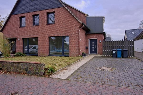 Prenájom bytu 4-izbový 118 m², Herrenruhmweg 9, Trittau Prenájom bytu 4-izbový 118 m², Herrenruhmweg 9, Trittau