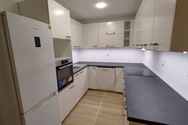 Prenájom bytu 4-izbový 77 m², Heranova, Praha Prenájom bytu 4-izbový 77 m², Heranova, Praha