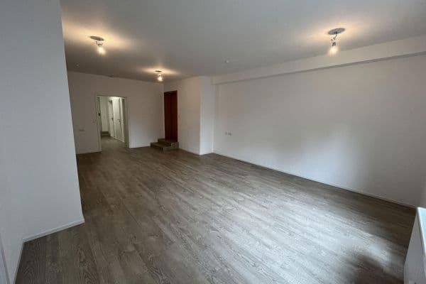 Prenájom bytu 2-izbový 81 m², Möckmühl Prenájom bytu 2-izbový 81 m², Möckmühl