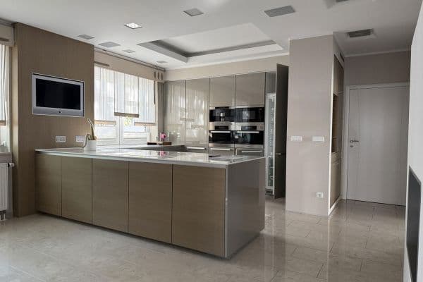 Prenájom bytu 3-izbový 141 m², Halle (Saale) Prenájom bytu 3-izbový 141 m², Halle (Saale)