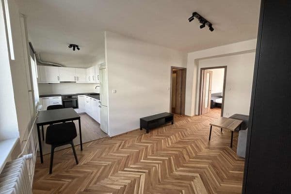 Prenájom bytu 2-izbový 53 m², Jihlavská, Praha Prenájom bytu 2-izbový 53 m², Jihlavská, Praha