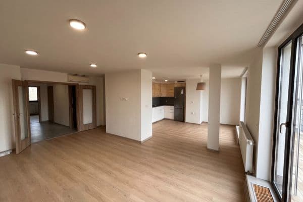 Prenájom bytu 3-izbový 81 m², Hálkova, Praha Prenájom bytu 3-izbový 81 m², Hálkova, Praha