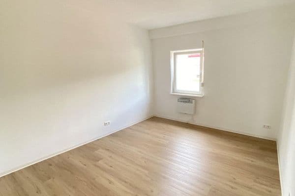 Prenájom bytu 3-izbový 80 m², Ettlingen Prenájom bytu 3-izbový 80 m², Ettlingen