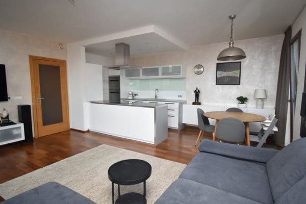 Predaj bytu 3-izbový 94 m², Na Pomezí, Praha Predaj bytu 3-izbový 94 m², Na Pomezí, Praha