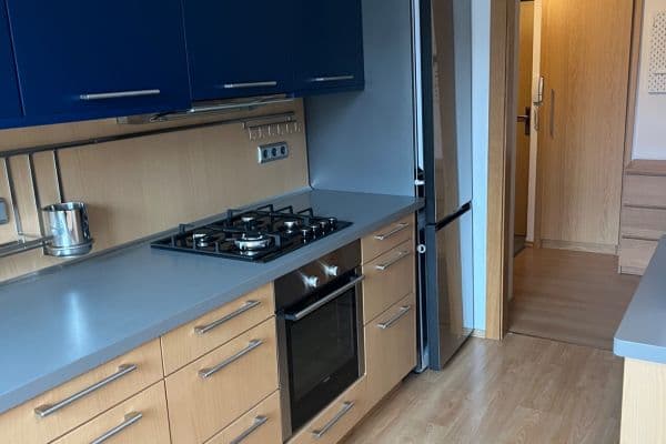 Prenájom bytu 2-izbový 65 m², 28. pluku, Praha Prenájom bytu 2-izbový 65 m², 28. pluku, Praha