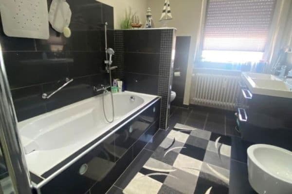 Prenájom bytu 4-izbový 132 m², Espenstraße 9, 78176 Blumberg, Blumberg Prenájom bytu 4-izbový 132 m², Espenstraße 9, 78176 Blumberg, Blumberg