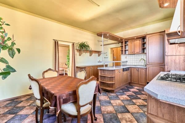 Prenájom bytu 3-izbový 89 m², Nerudova, Karlovy Vary Prenájom bytu 3-izbový 89 m², Nerudova, Karlovy Vary