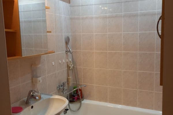 Prenájom bytu 1-izbový 35 m², Kojetická, Neratovice Prenájom bytu 1-izbový 35 m², Kojetická, Neratovice