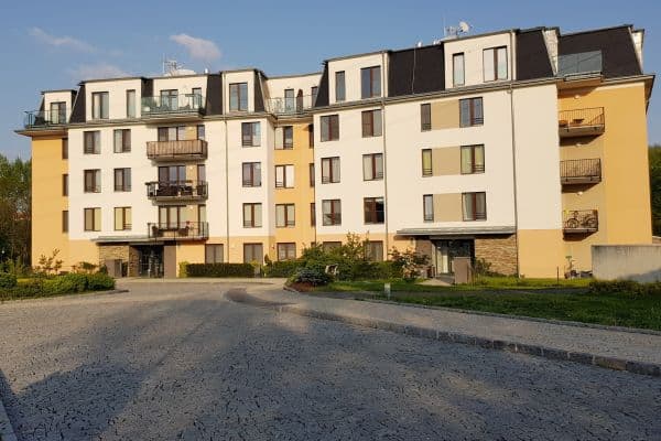 Prenájom bytu 3-izbový 93 m², Nademlejnská, Praha Prenájom bytu 3-izbový 93 m², Nademlejnská, Praha