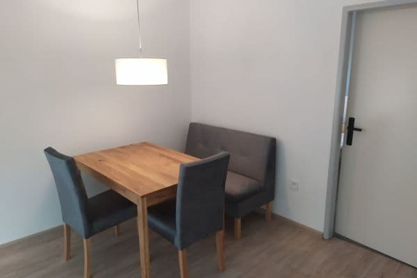 Prenájom bytu 2-izbový 48 m², Nerudova, České Budějovice Prenájom bytu 2-izbový 48 m², Nerudova, České Budějovice