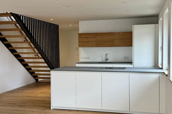 Prenájom bytu 5-izbový 135 m², Happinger Straße 66, Rosenheim, Bavorsko Prenájom bytu 5-izbový 135 m², Happinger Straße 66, Rosenheim, Bavorsko