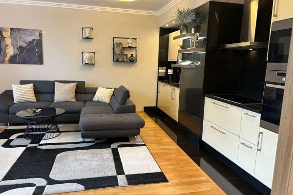 Prenájom bytu 2-izbový 67 m², Švejcarovo náměstí, Praha Prenájom bytu 2-izbový 67 m², Švejcarovo náměstí, Praha